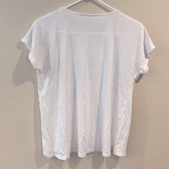 🔥NWOTMichael Kors White T-Shirt with Silver Logo🔥 - Picture 2 of 5
